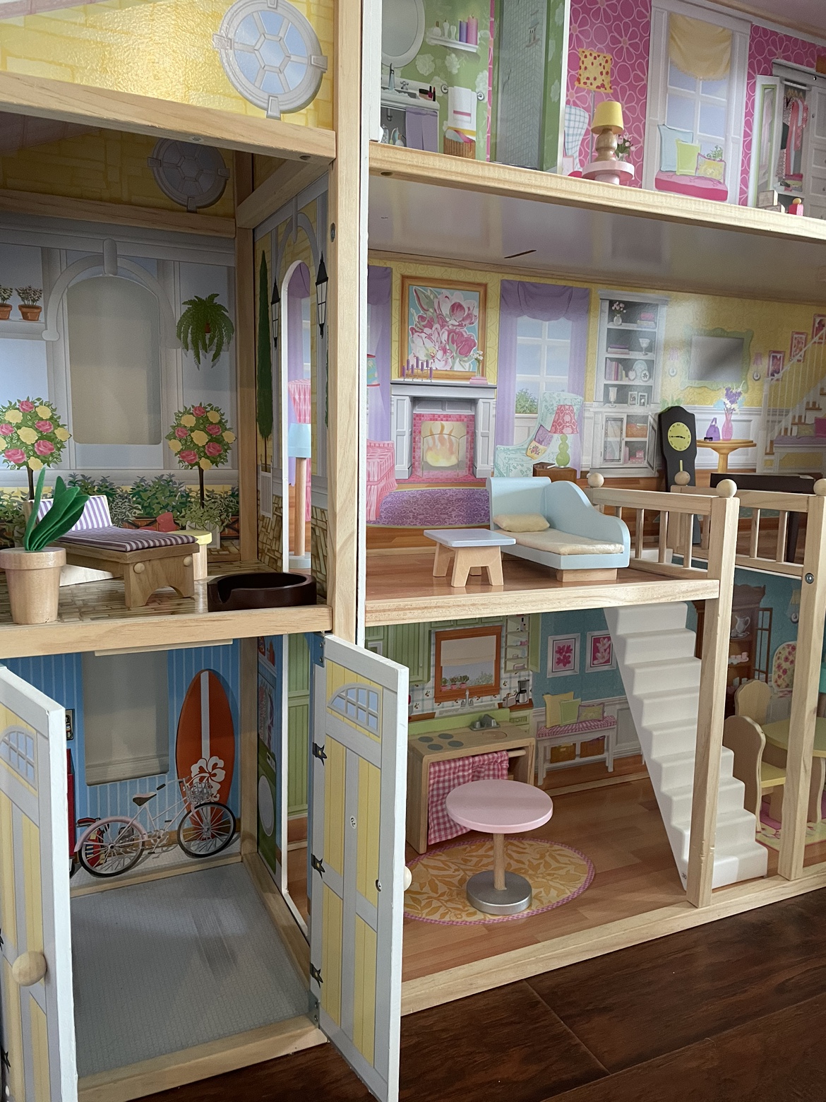 Dollhouse and furniture - photo 2