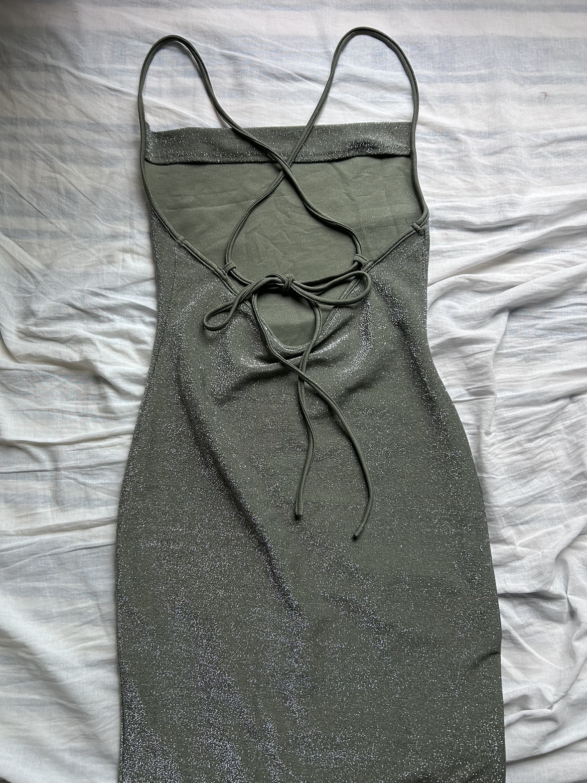 Gorgeous green sparkly backless bodycon dress - photo 2