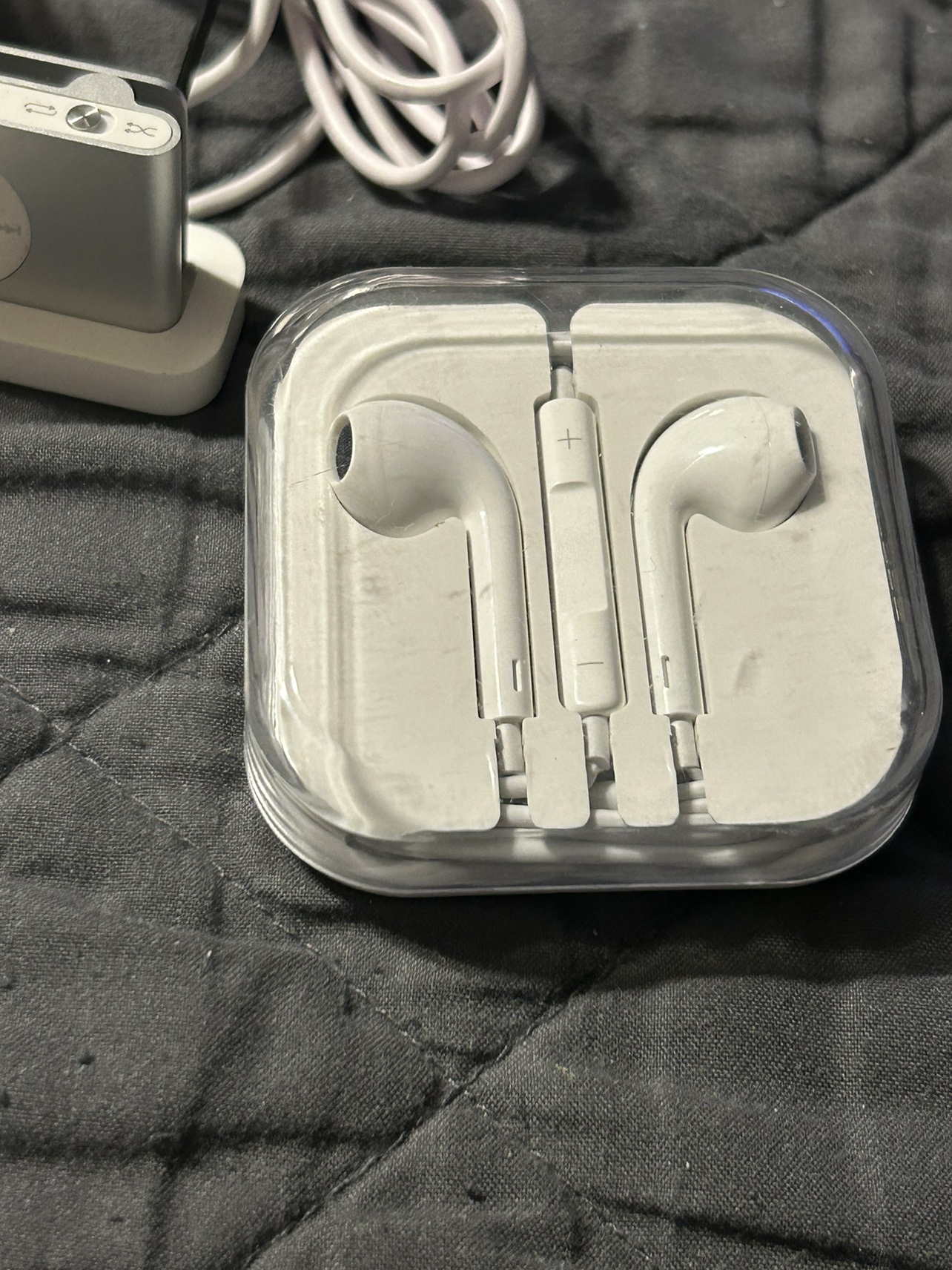 Apple iPod 1GB Shuffle 2nd Generation W/ Clip Model A1204 image indicator(3)