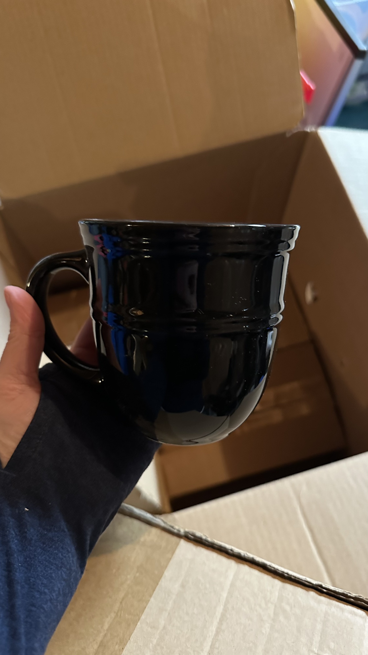 4 black mugs