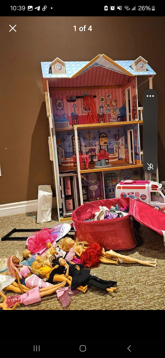 barbie lot /house/ and suit case.
