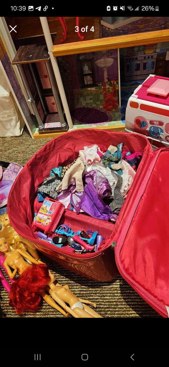 barbie lot /house/ and suit case. - photo 3