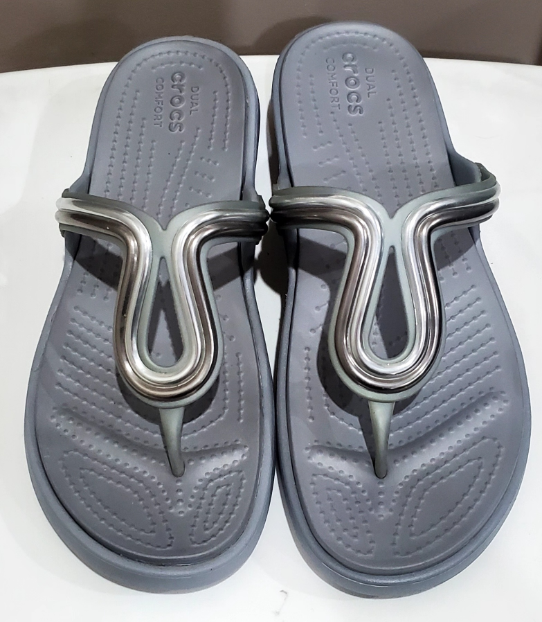 Crocs Silver Flip Flops - photo 2