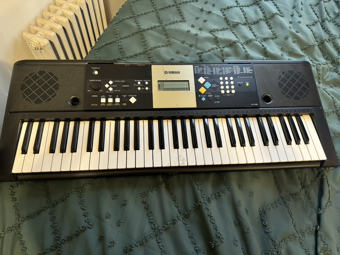 Yamaha keyboard plus stand