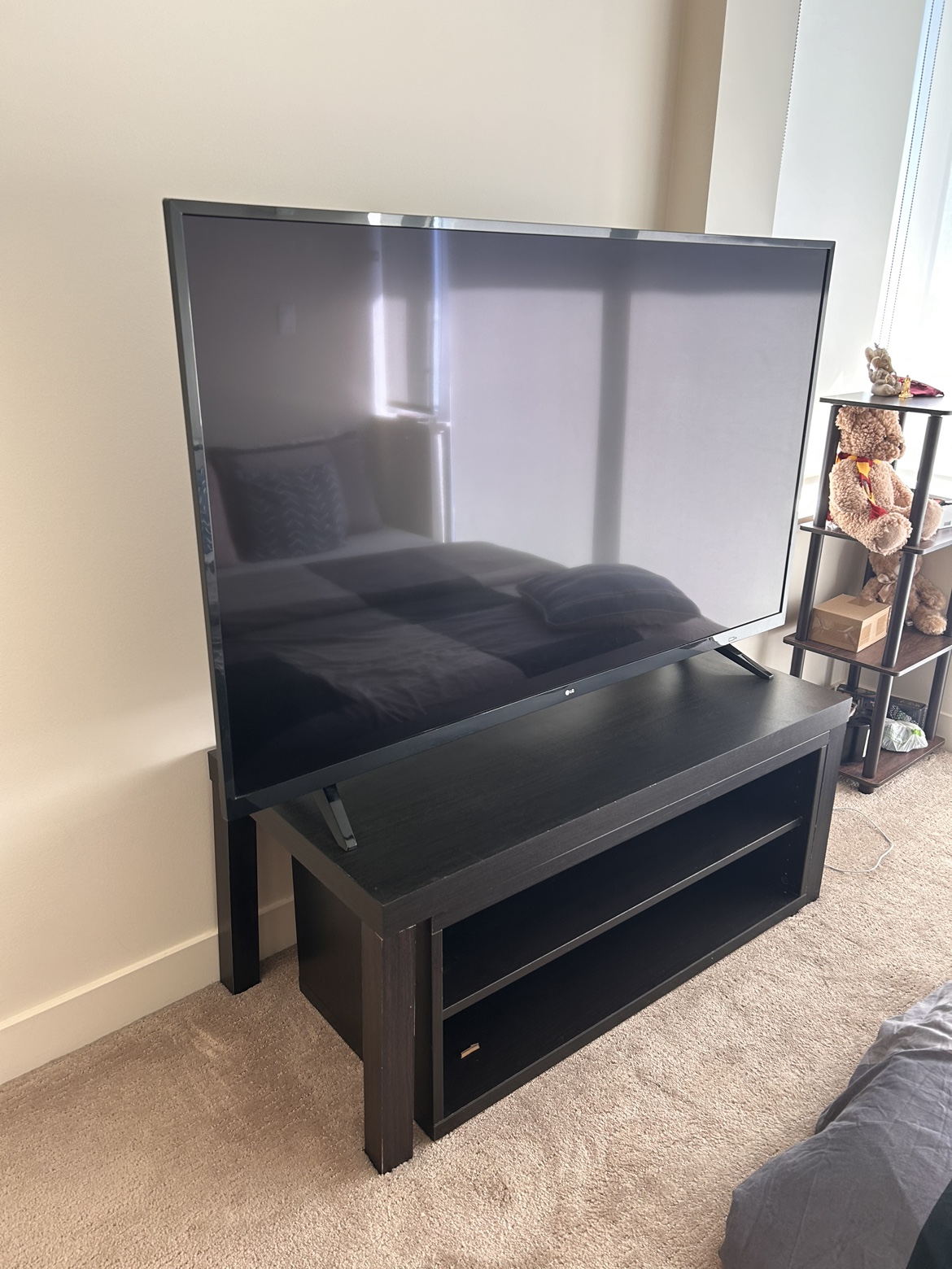 LG smart TV 55 inch UJ6200 model + TV table - photo 2