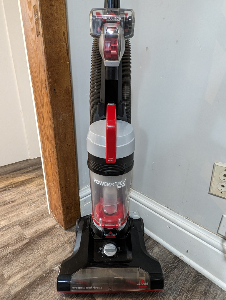 BISSEL PowerForce Bagless Upright vaccum
