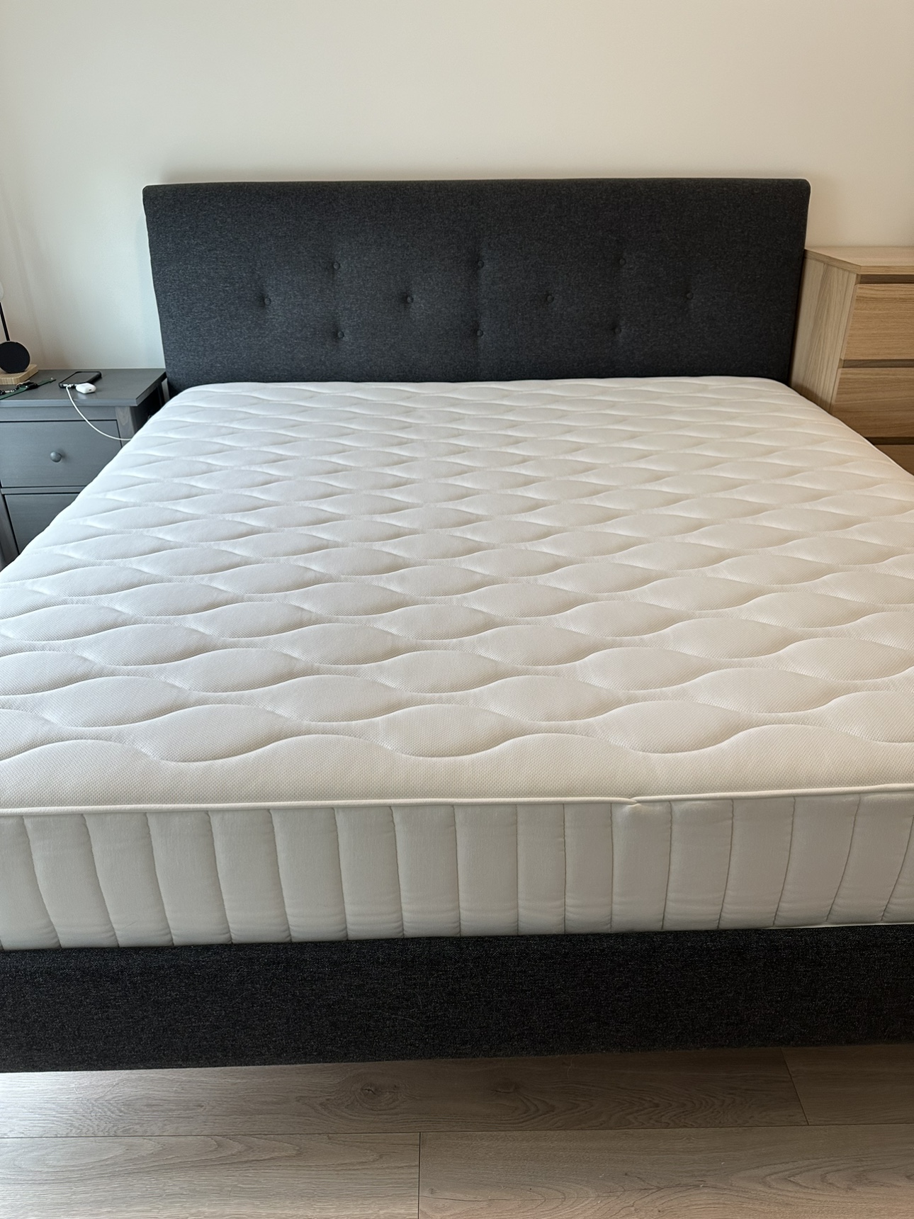 King bed with a firm hybrid mattress - photo 2