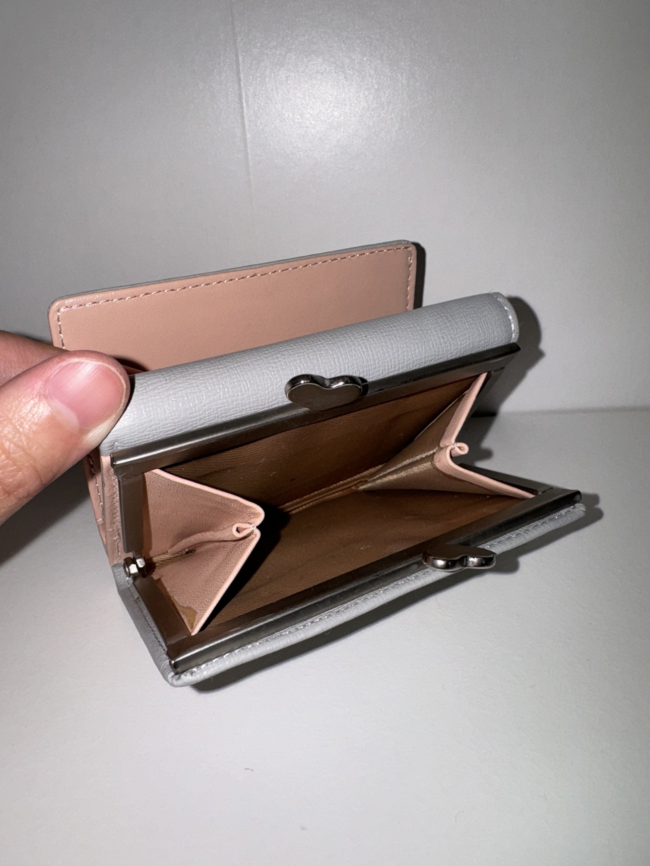 Chic Grey Purse with Cat Emblem - photo 2