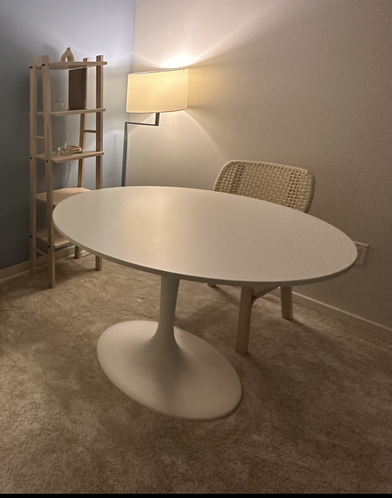 IKEA White Round Table (DOCKSTA)