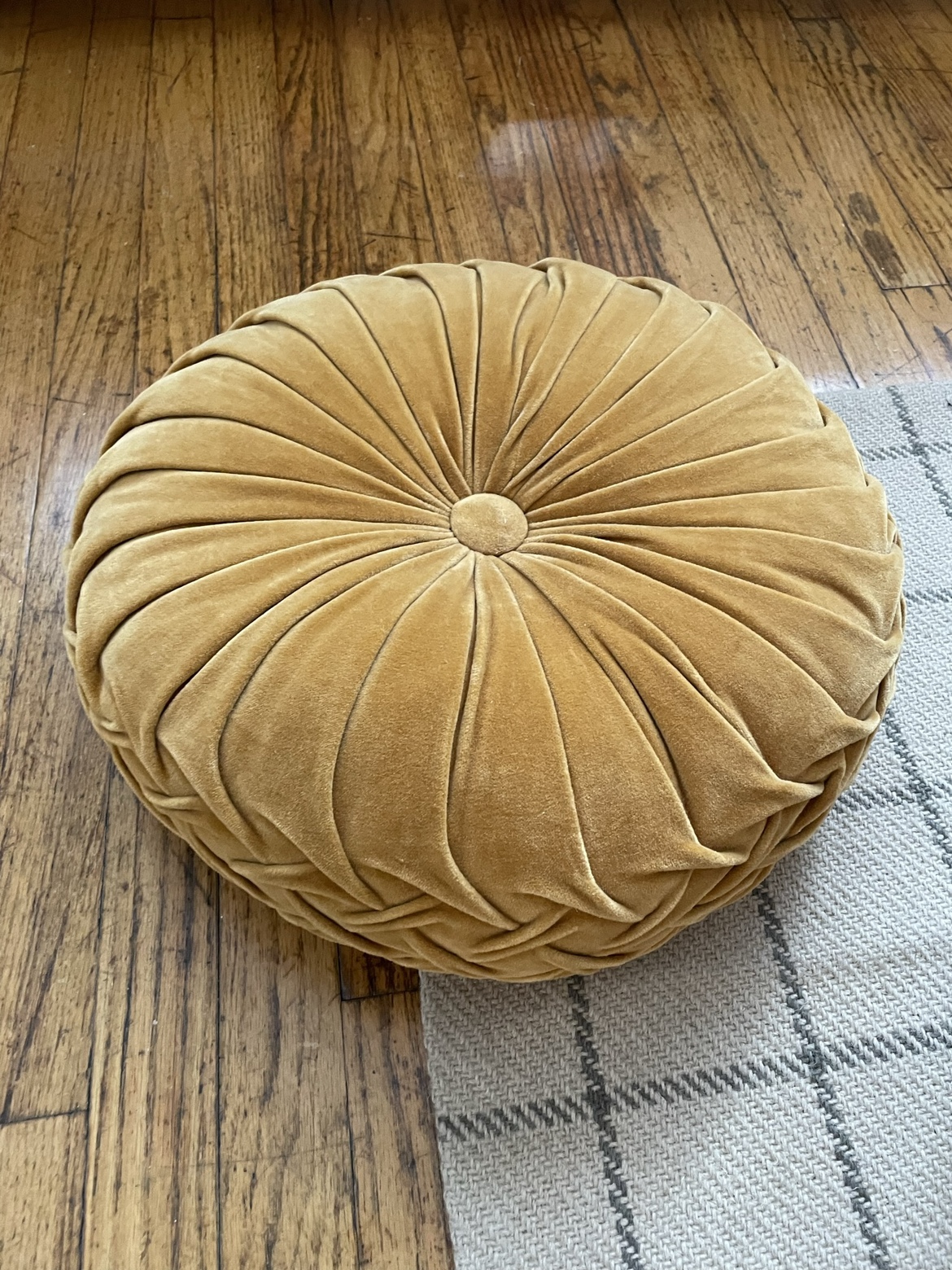 Yellow cushion - photo 2