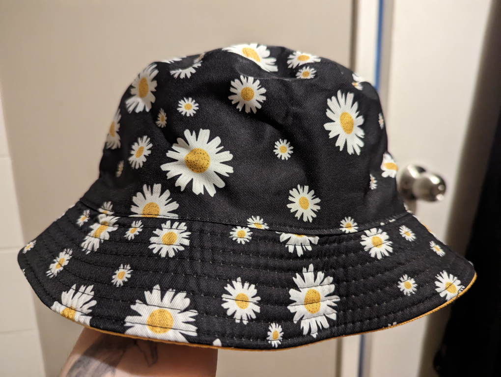 Reversible daisy bucket hat
