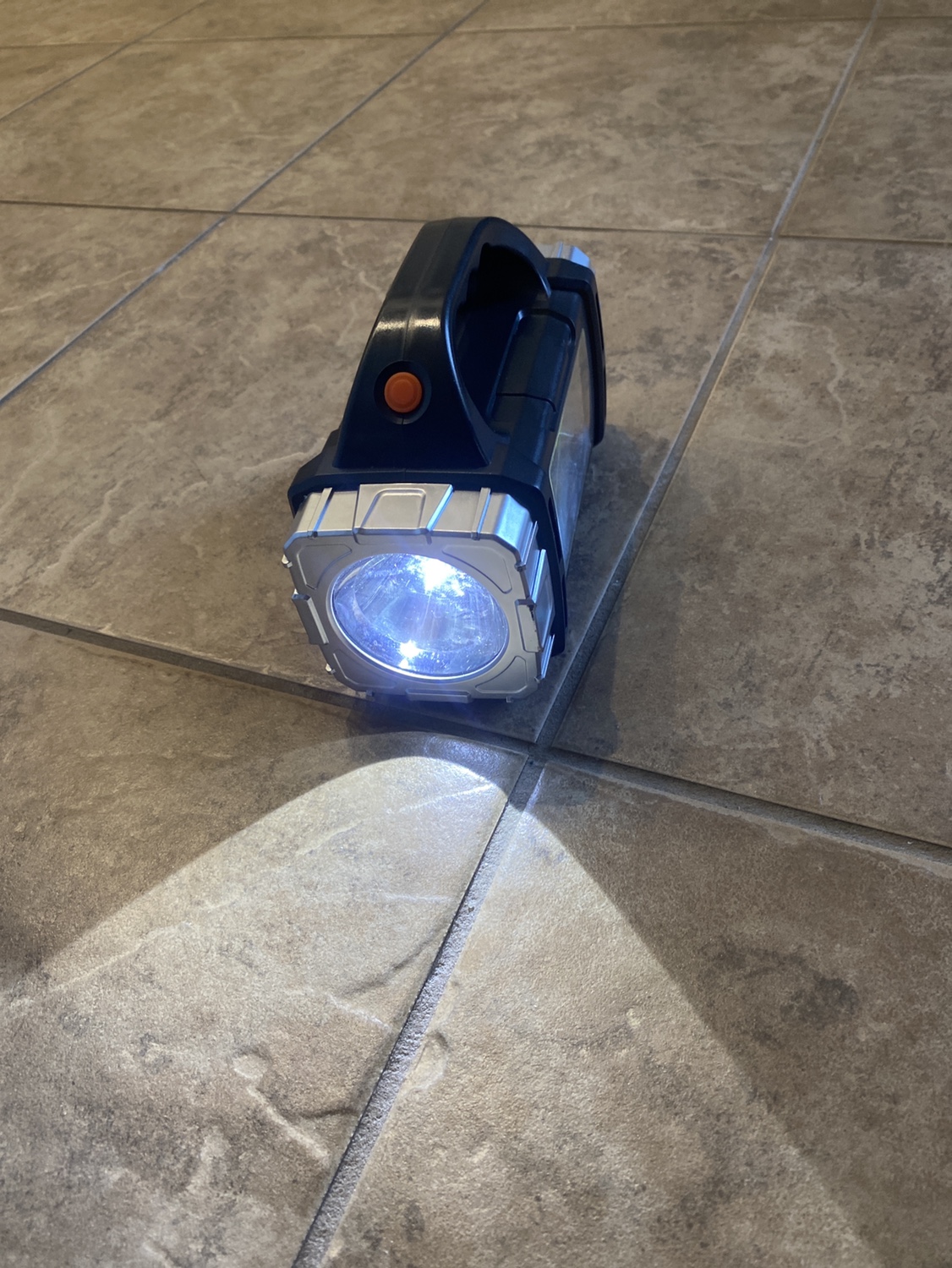 Flashlight including Charging Port for Phones 📱 - photo 4