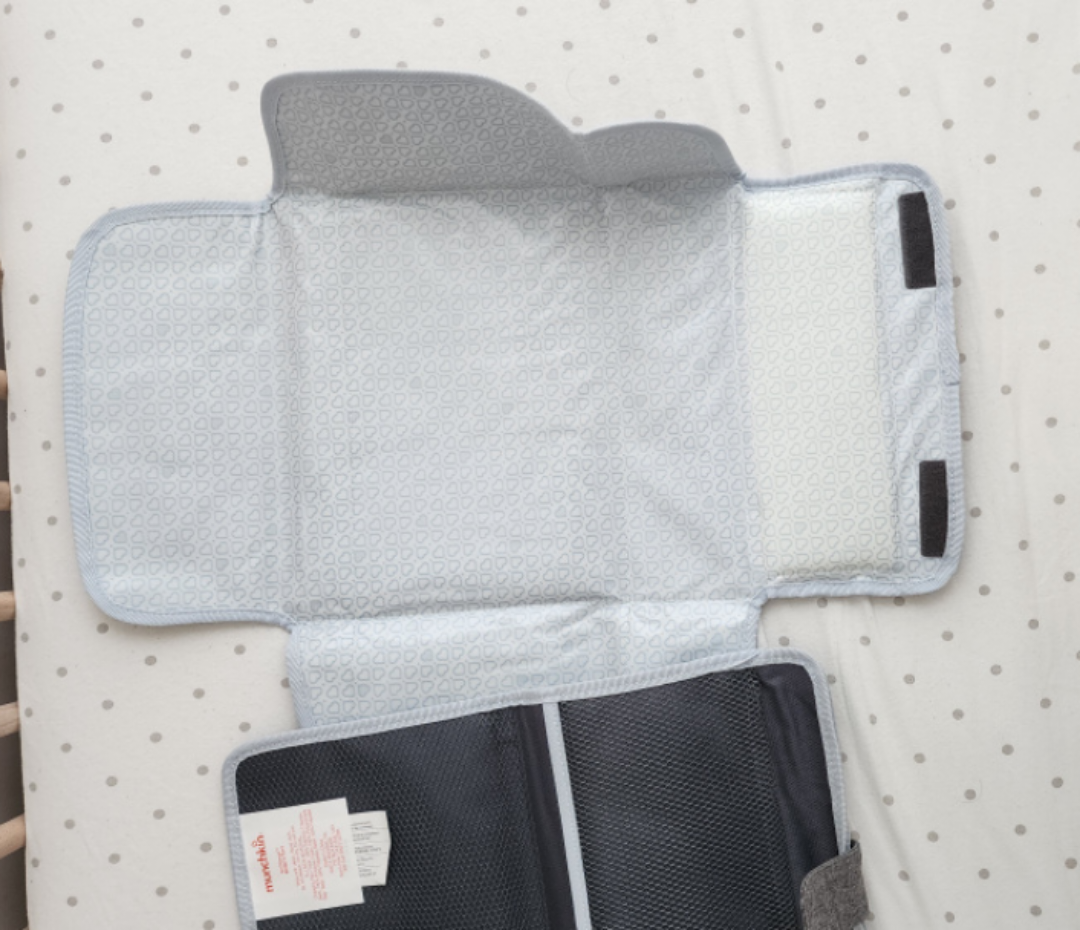 Munchkin® Go Change™ Portable Diaper Changing Kit image indicator(3)