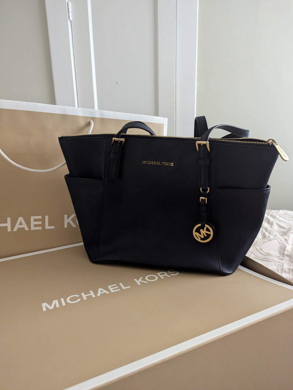 Michael Kors tote bag image indicator(2)