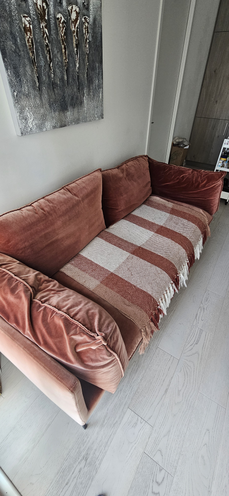 Koop Velvet Sofa - photo 3
