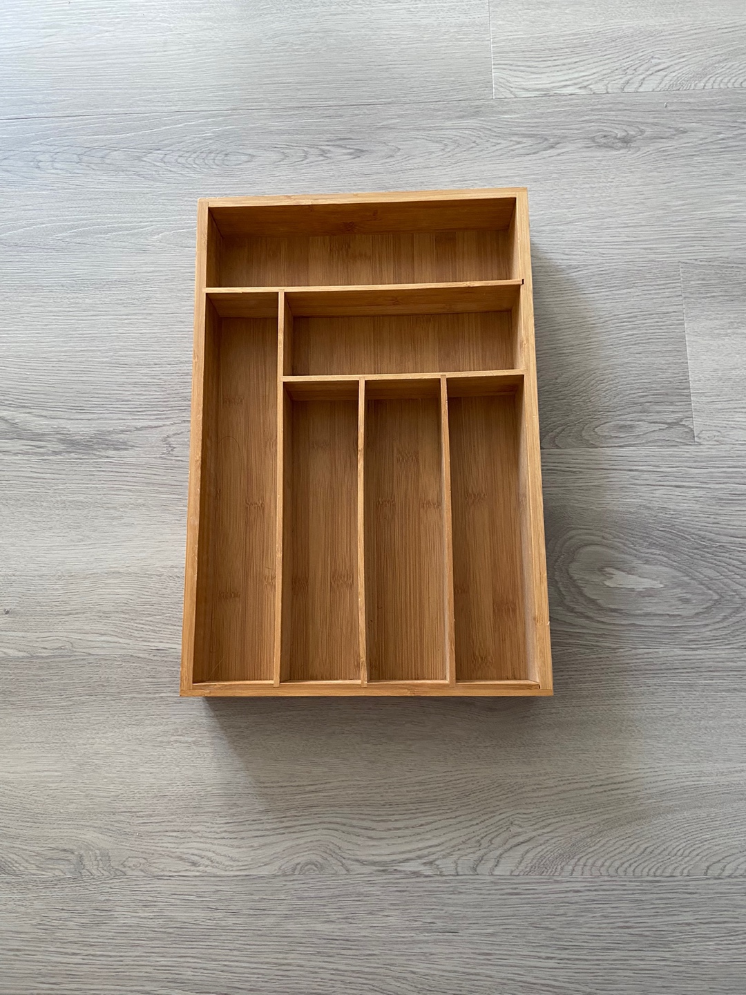 Cutlery organizer