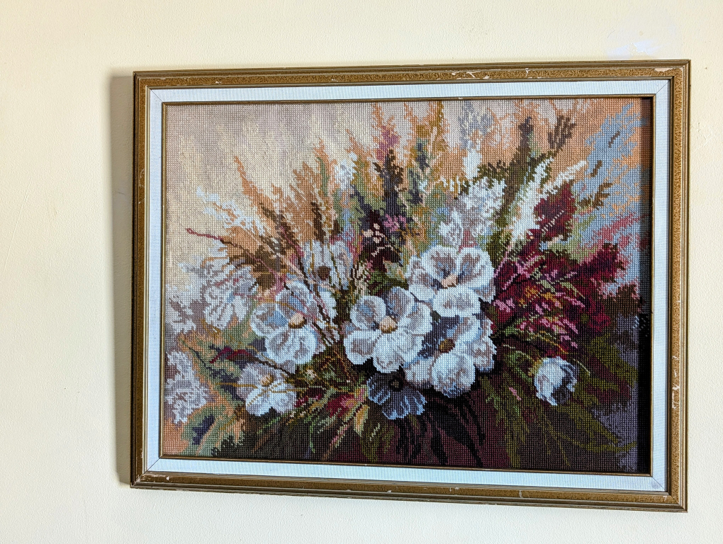 VINTAGE Hand Embroidered Flower Bouquet in Fall Colours thumbnail
