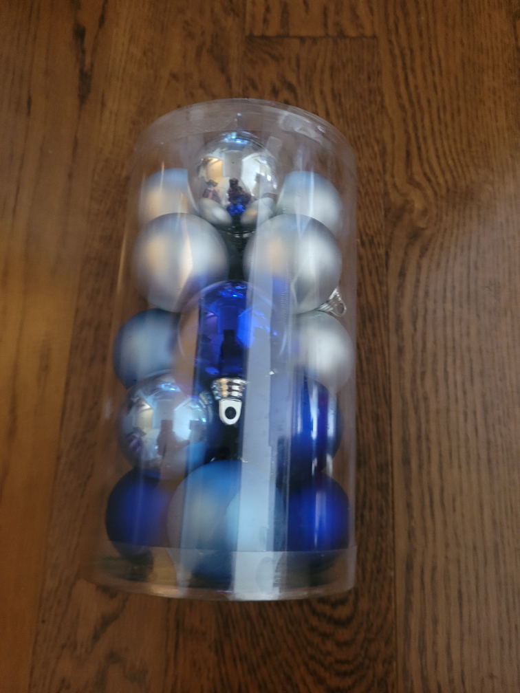 #Freecycle - Packag of Christmas decorations thumbnail