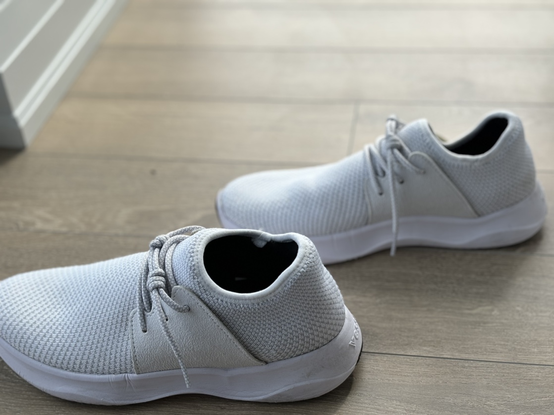 Vessi waterproof shoes size 8M image indicator(3)