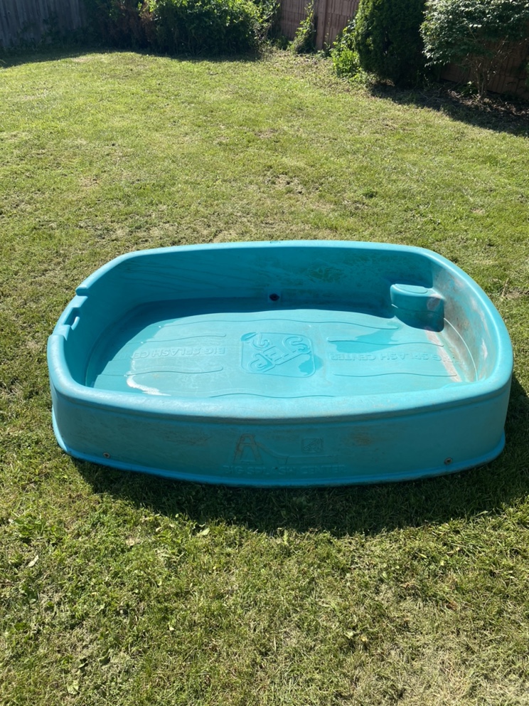 Kids pool thumbnail