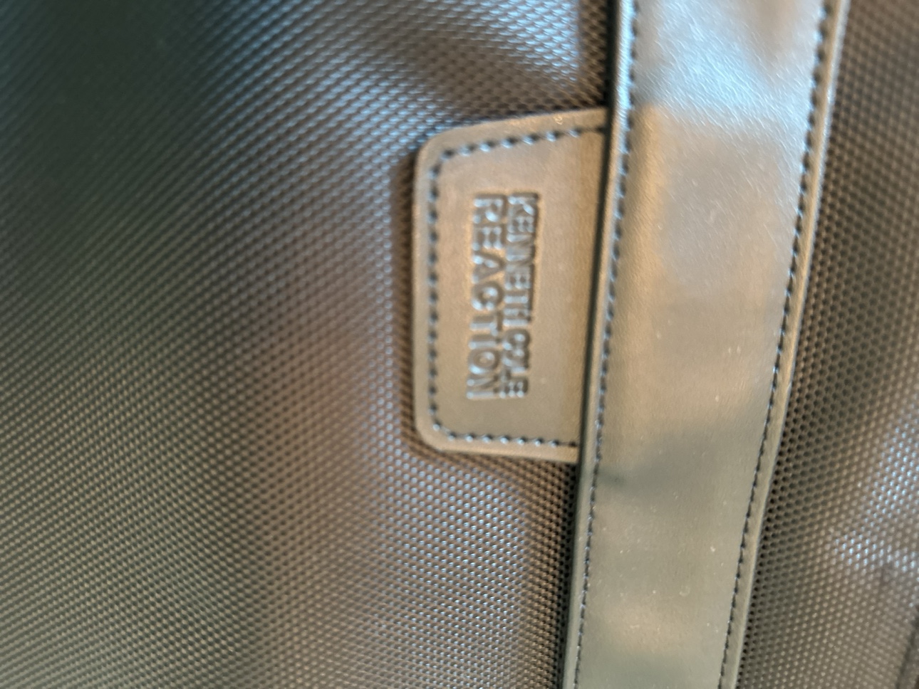 Kenneth Cole Black luggage case image indicator(8)