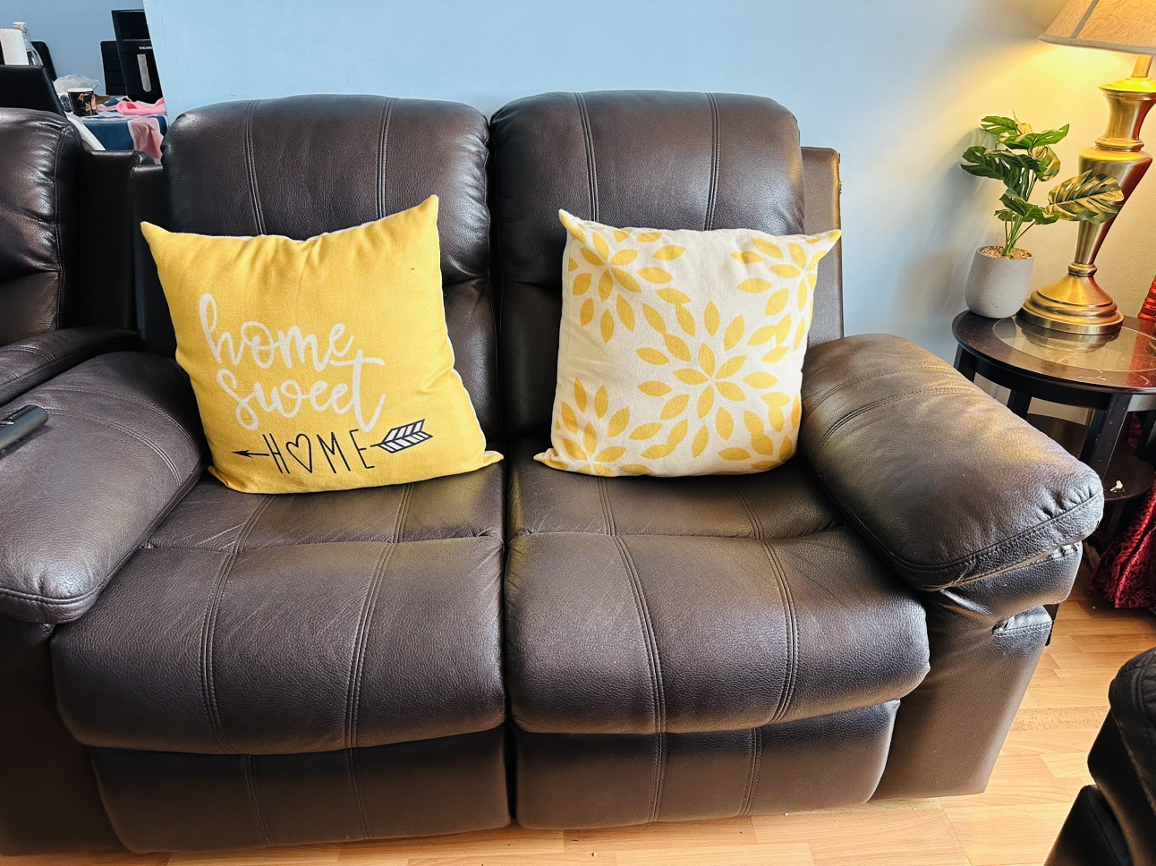 Couch - photo 2