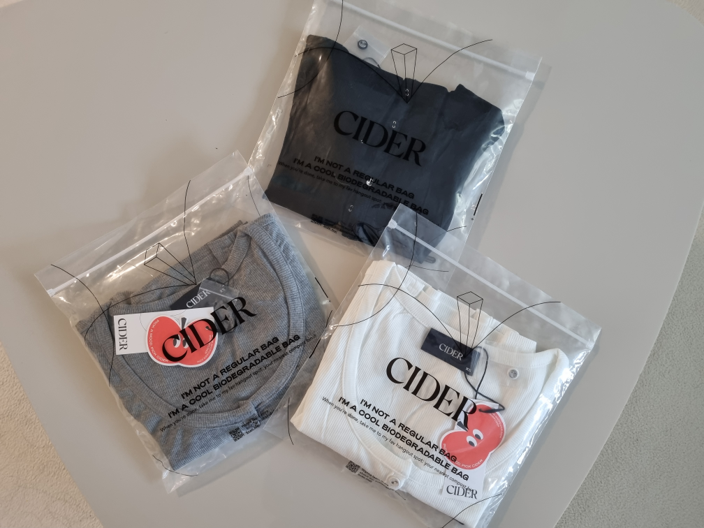 [Unsealed] Three Square Neck Button-Up Crop Top (XS)