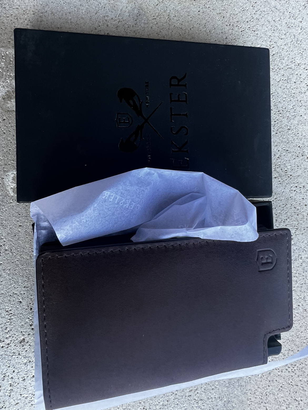 Esketer Male wallet with tracker image indicator(3)