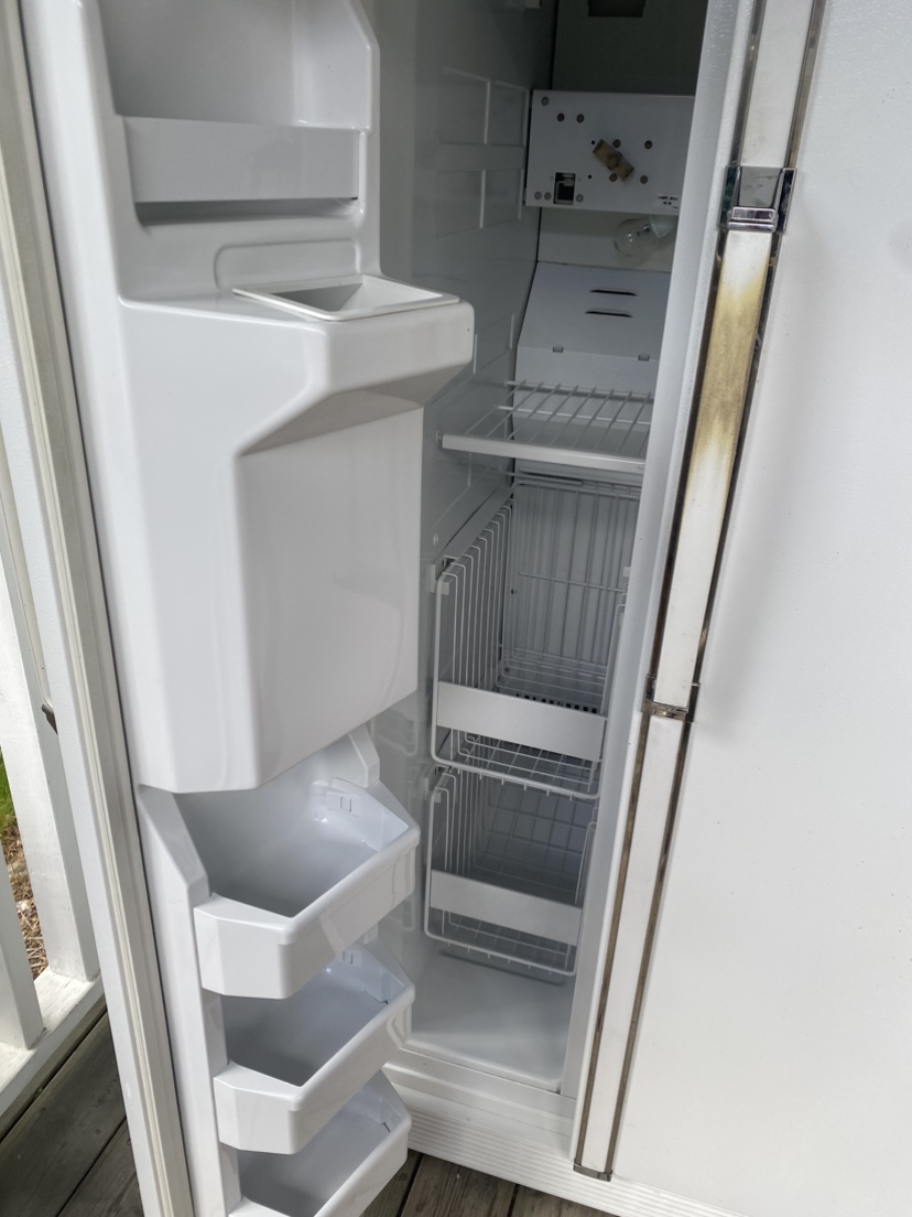 White kenmore Fridge/freezer - photo 2