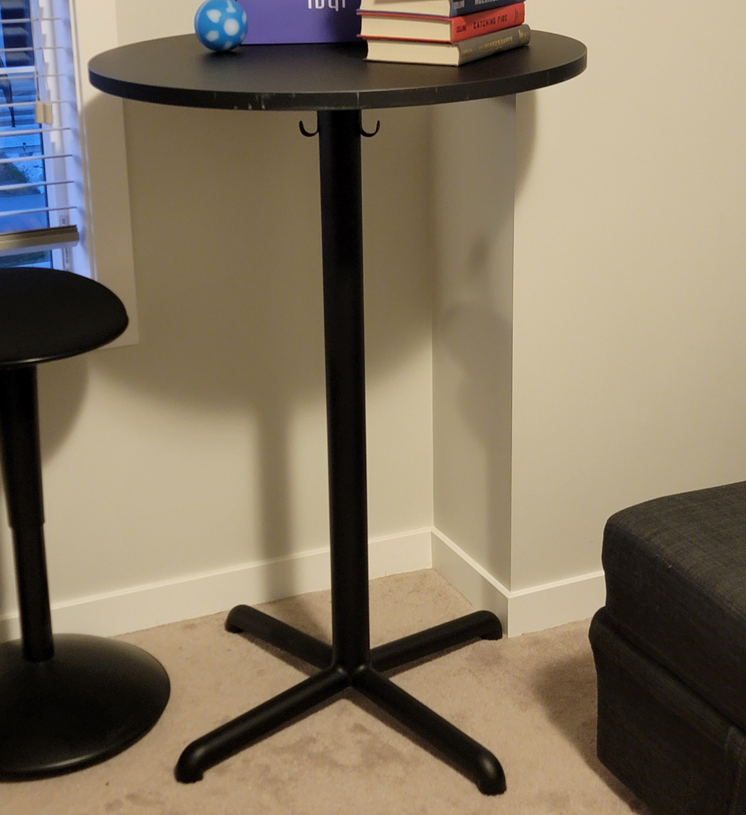 Stensele Bar Table w/ 2 Nelsirek Stools