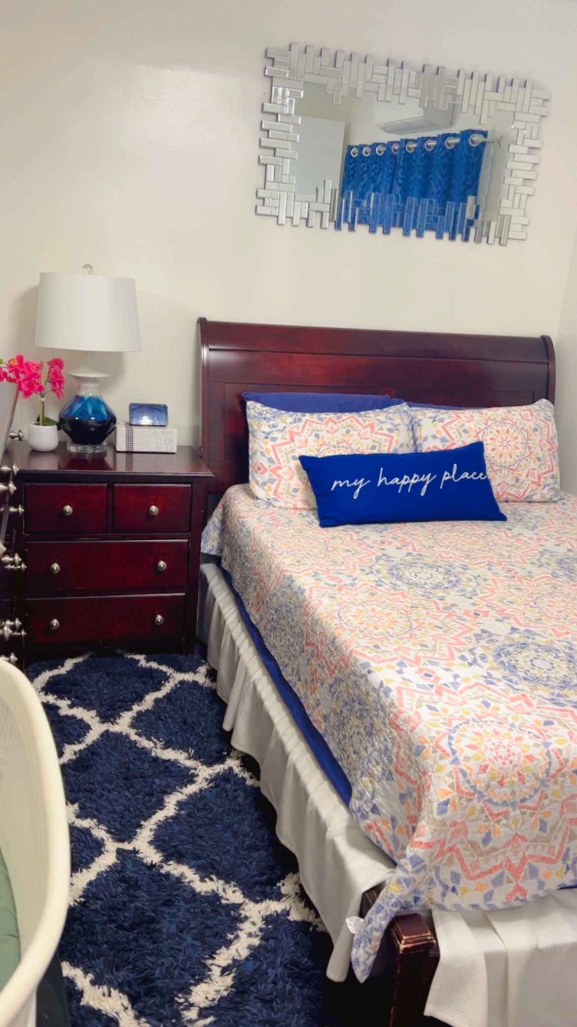 Queen bed frame - photo 2