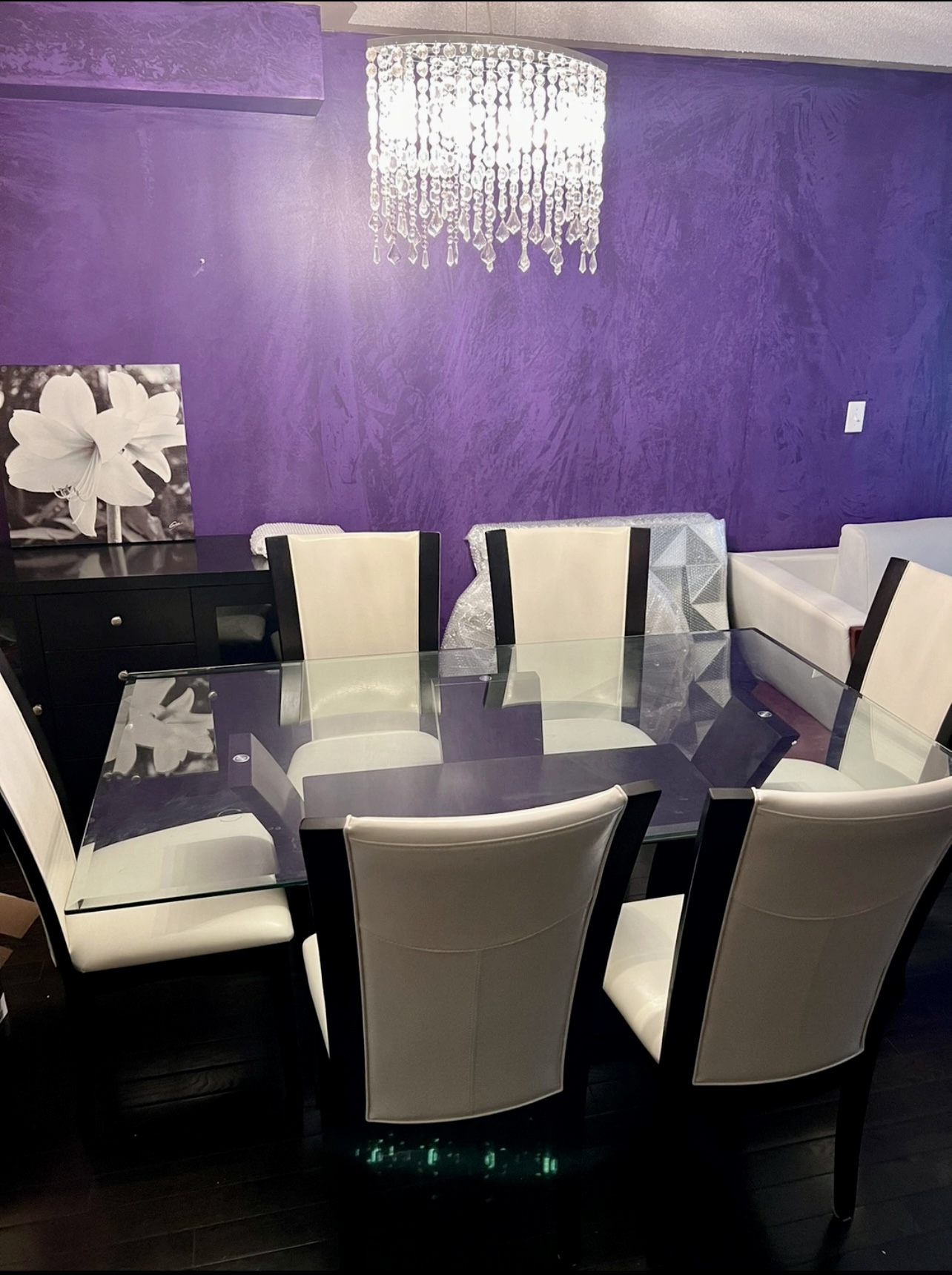 Stunning Dining Table set with 6 chairs