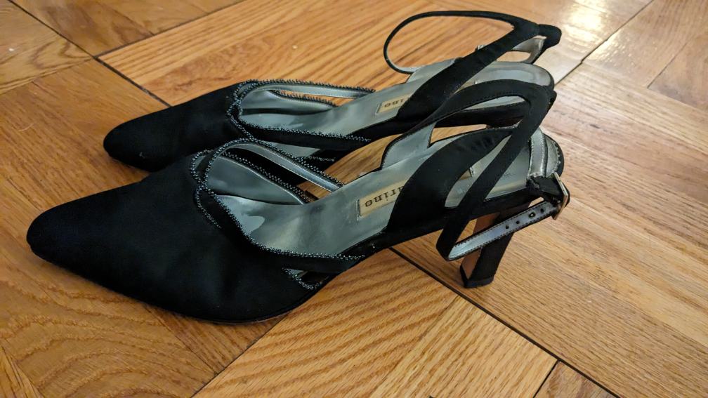 Black satin evening shoes - photo 2