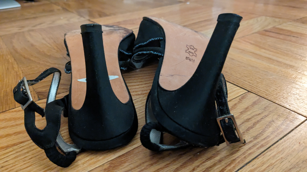 Black satin evening shoes - photo 4