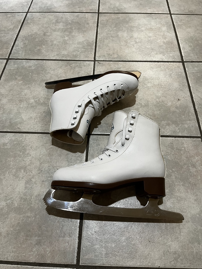Size 5 Female Ice skates