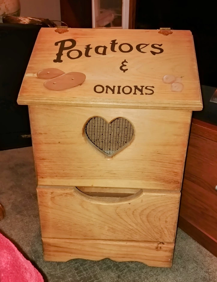 Vintage Potatoe and Onion keeper