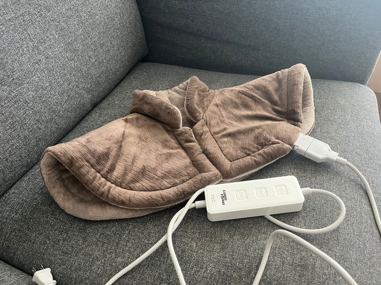 Electric heating pad for shoulders & neck