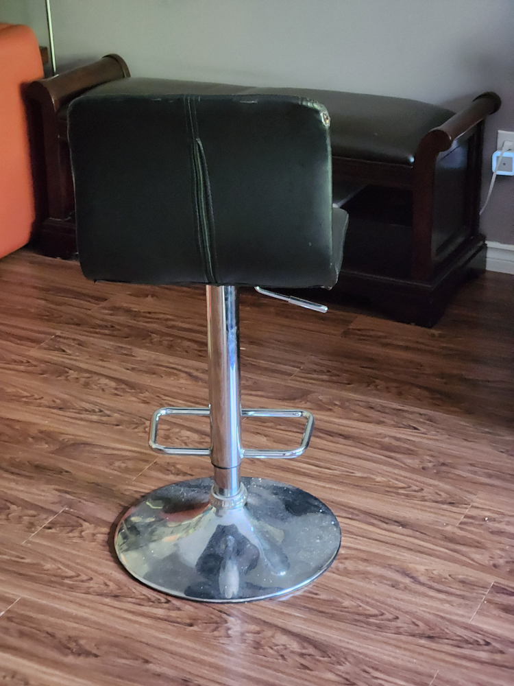 Free Bar Stool - photo 2