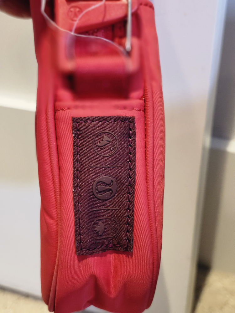 Lulu lemon Cross body never used - photo 2