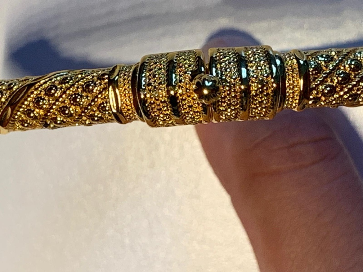 Gold bangle image indicator(3)