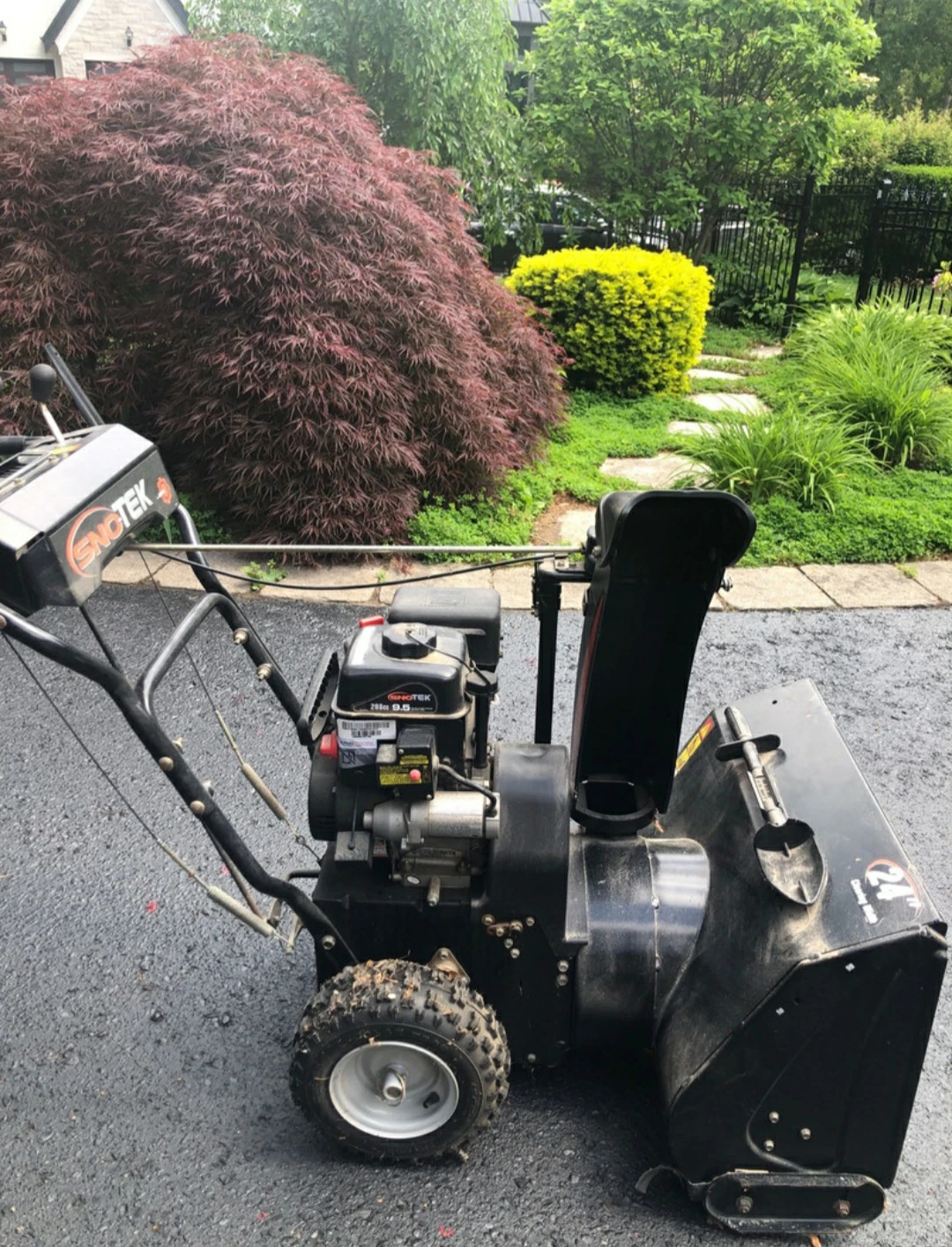 snow Blower in excellent condition - photo 2