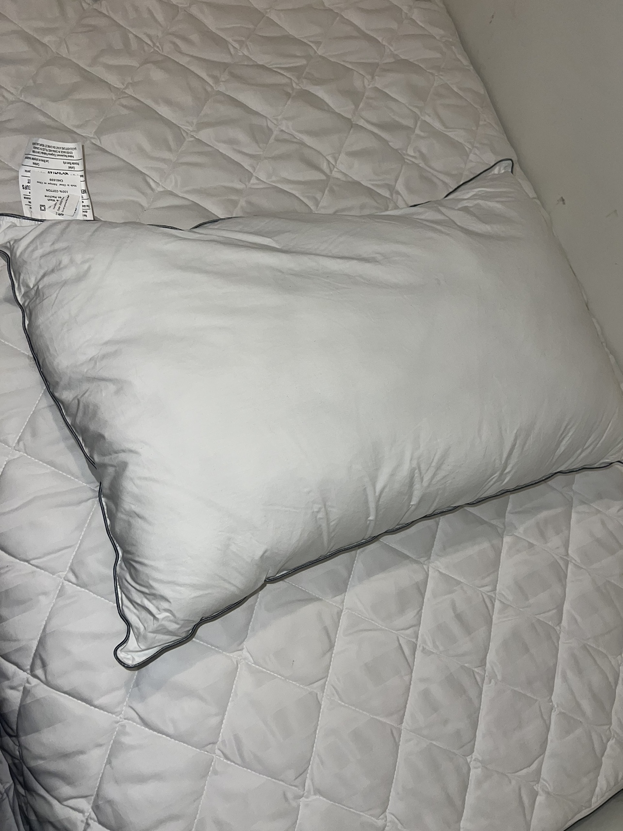 Polyester Pillow - machine washable - clean