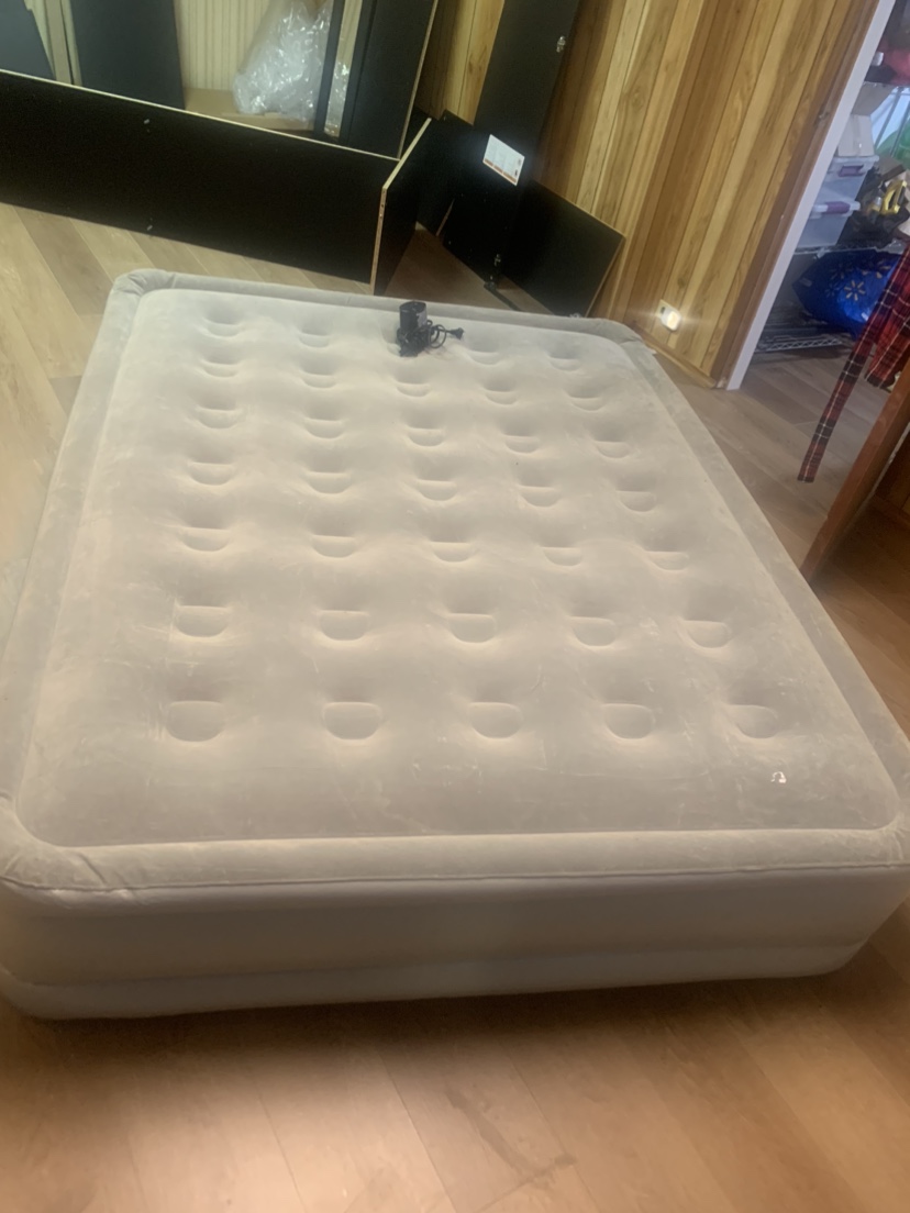 Queen size ear, mattress, double high with air pump - photo 3