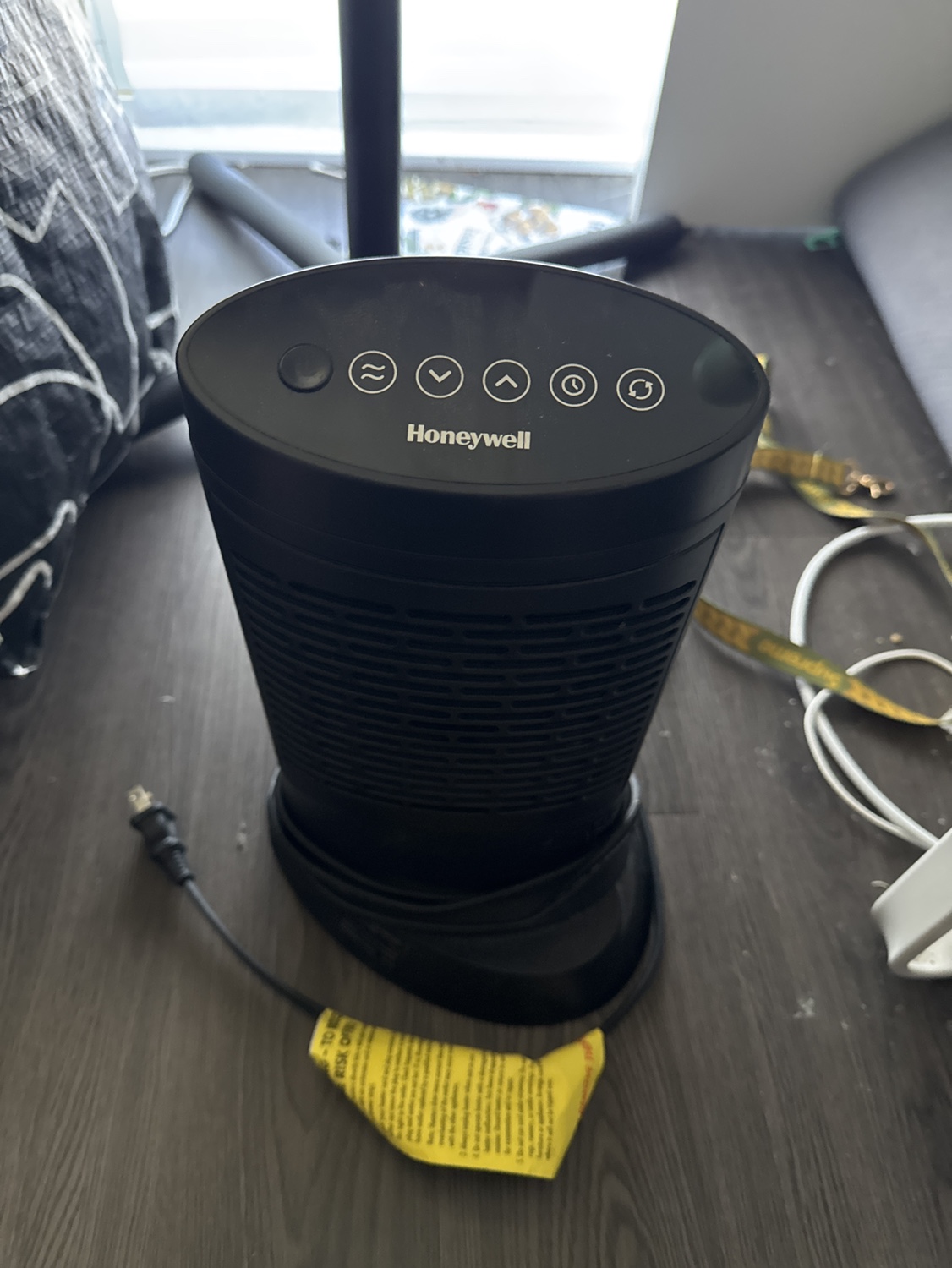 Moving sale: Mini tower ceramic heater - photo 3
