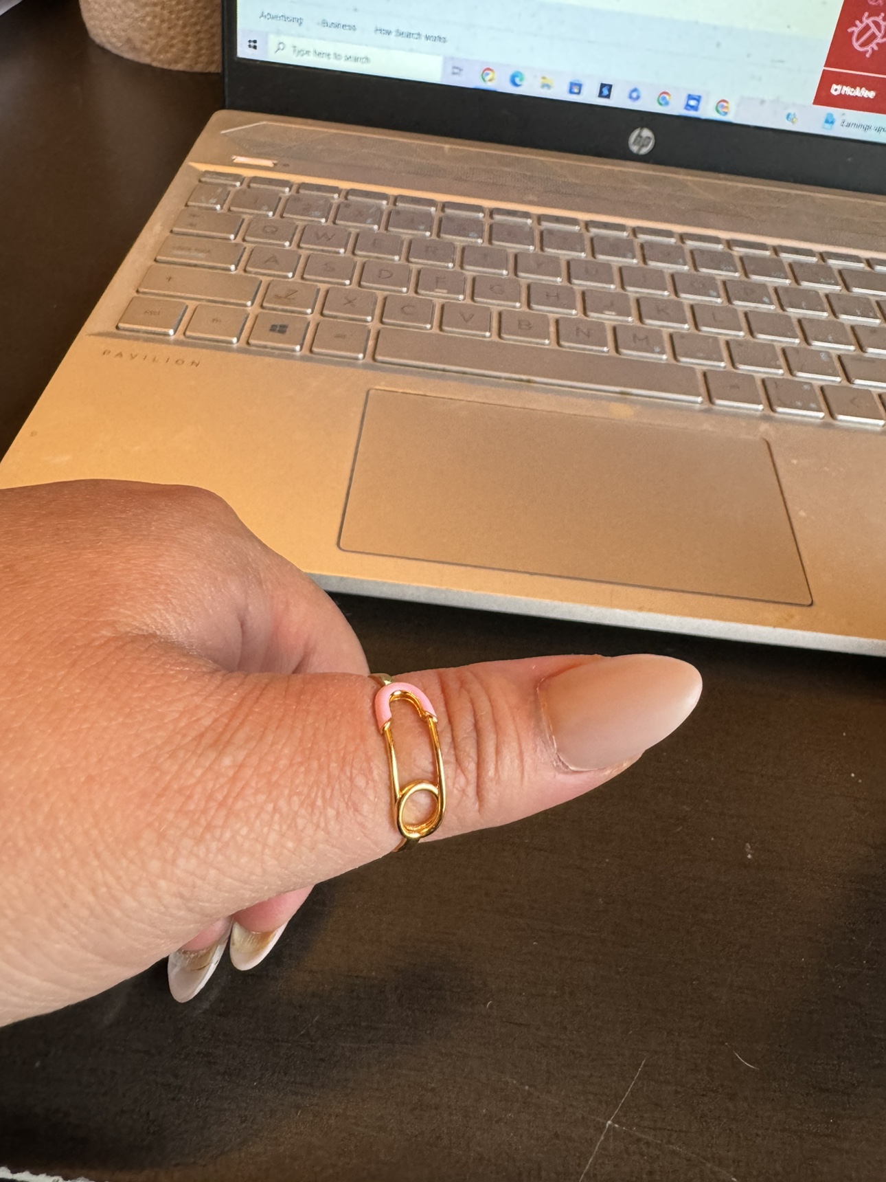 brand new safety pin ring with pink resin image indicator(4)
