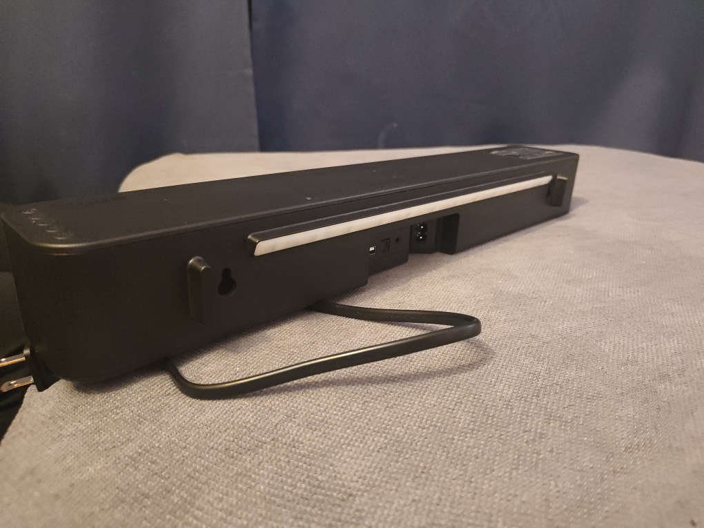 Soundbar  2.0 LED 2 speakers  Onn. image indicator(9)