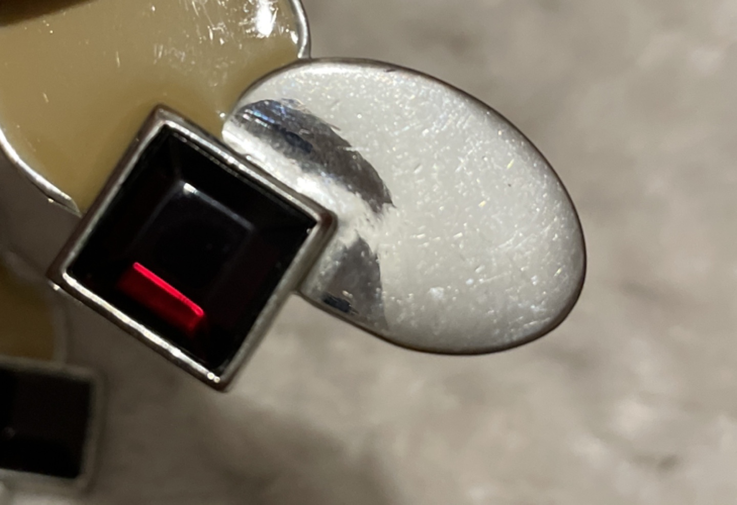 Next earrings image indicator(2)