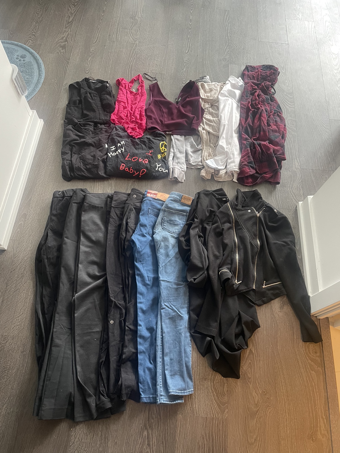 Closet Clean Out Lot! thumbnail
