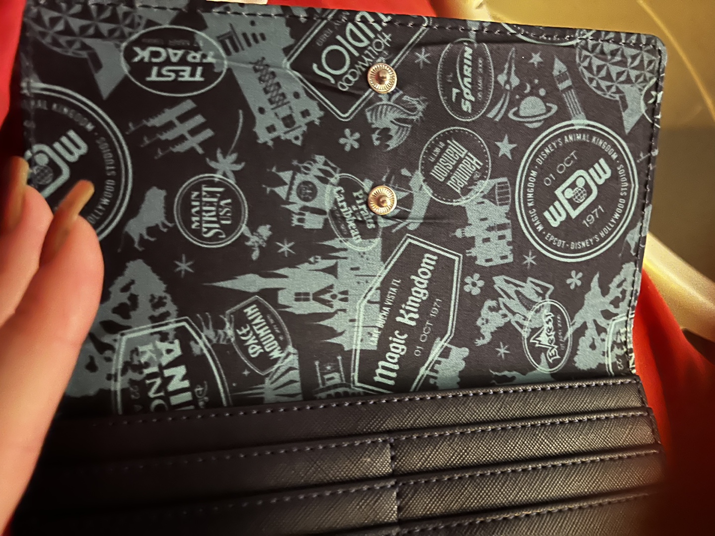 BNWT DISNEY WALLET image indicator(8)