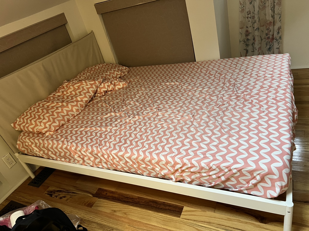 Queen bed frame (with mattress) - photo 4